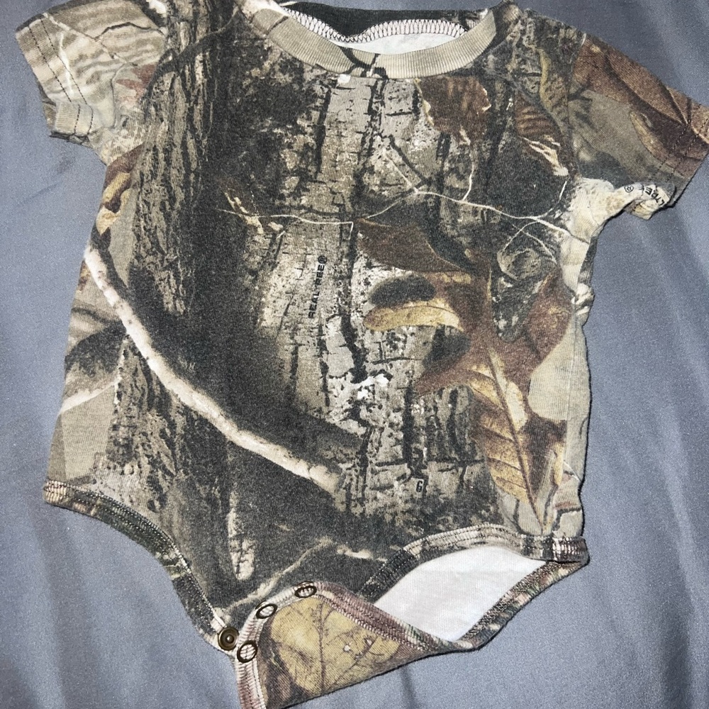 Bass Pro Shops | Camo Baby Onesie 💚